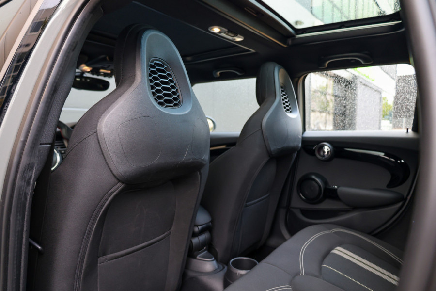 MINI 5-deurs 1.5 Cooper Dalston Edition | JCW | PANO | CARPLAY | KEYLESS | STOELVERWARMING |