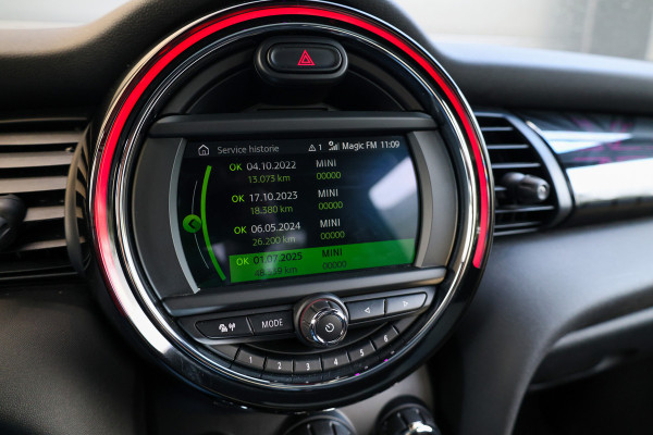 MINI 5-deurs 1.5 Cooper Dalston Edition | JCW | PANO | CARPLAY | KEYLESS | STOELVERWARMING |