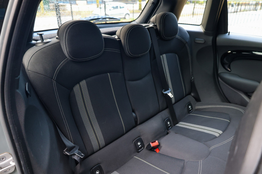 MINI 5-deurs 1.5 Cooper Dalston Edition | JCW | PANO | CARPLAY | KEYLESS | STOELVERWARMING |
