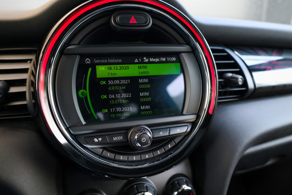 MINI 5-deurs 1.5 Cooper Dalston Edition | JCW | PANO | CARPLAY | KEYLESS | STOELVERWARMING |