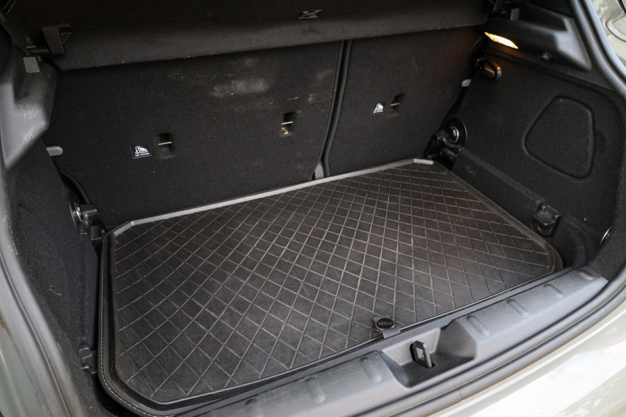 MINI 5-deurs 1.5 Cooper Dalston Edition | JCW | PANO | CARPLAY | KEYLESS | STOELVERWARMING |