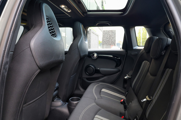 MINI 5-deurs 1.5 Cooper Dalston Edition | JCW | PANO | CARPLAY | KEYLESS | STOELVERWARMING |