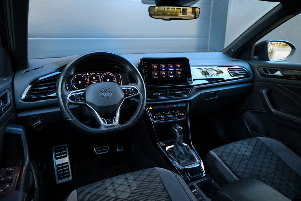 Volkswagen T-Roc 1.5 TSI R-Line | BTW | PANO | IQ-LIGHT | BEATS | ADAPTIEVE DEMPERS | KEYLESS |