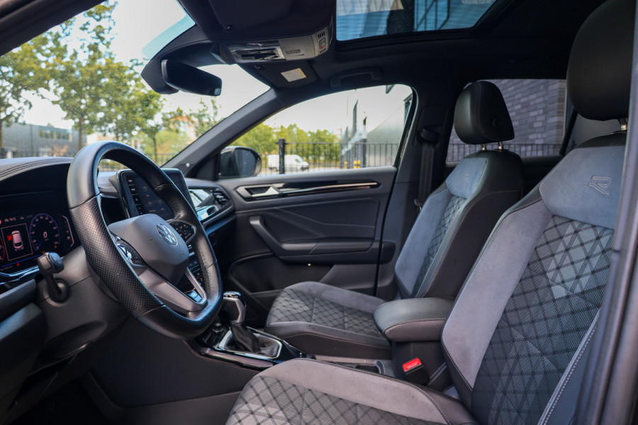 Volkswagen T-Roc 1.5 TSI R-Line | BTW | PANO | IQ-LIGHT | BEATS | ADAPTIEVE DEMPERS | KEYLESS |