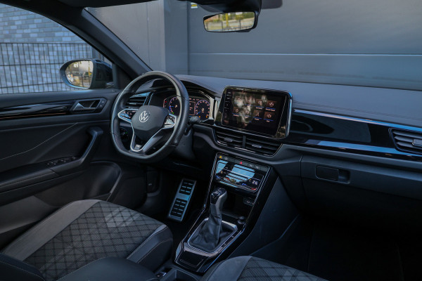 Volkswagen T-Roc 1.5 TSI R-Line | BTW | PANO | IQ-LIGHT | BEATS | ADAPTIEVE DEMPERS | KEYLESS |
