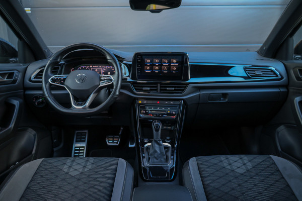Volkswagen T-Roc 1.5 TSI R-Line | BTW | PANO | IQ-LIGHT | BEATS | ADAPTIEVE DEMPERS | KEYLESS |