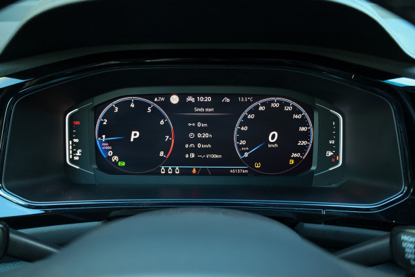 Volkswagen T-Roc 1.5 TSI R-Line | BTW | PANO | IQ-LIGHT | BEATS | ADAPTIEVE DEMPERS | KEYLESS |