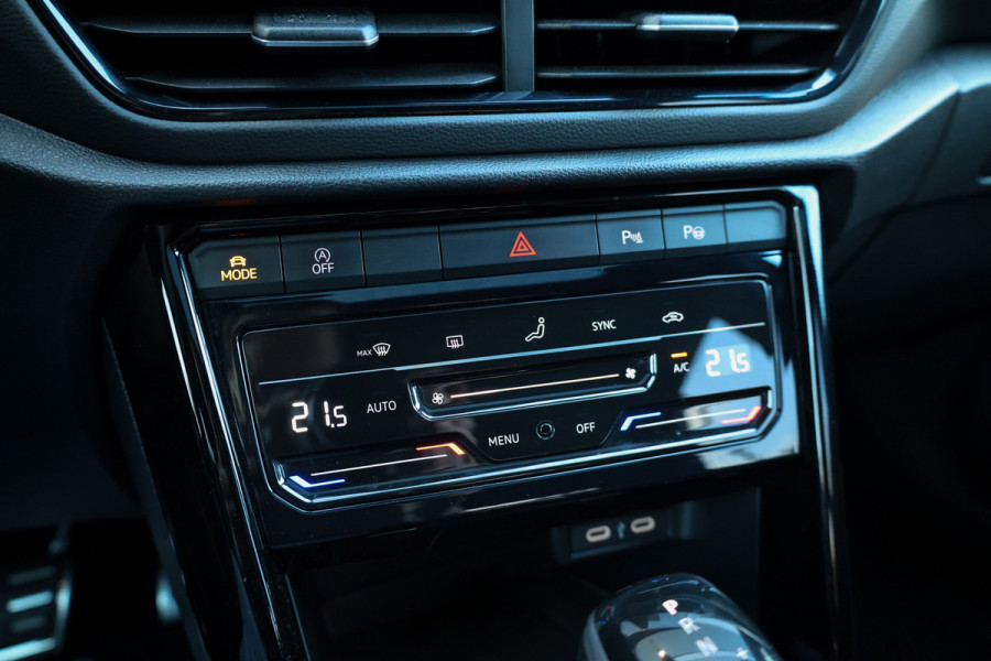 Volkswagen T-Roc 1.5 TSI R-Line | BTW | PANO | IQ-LIGHT | BEATS | ADAPTIEVE DEMPERS | KEYLESS |
