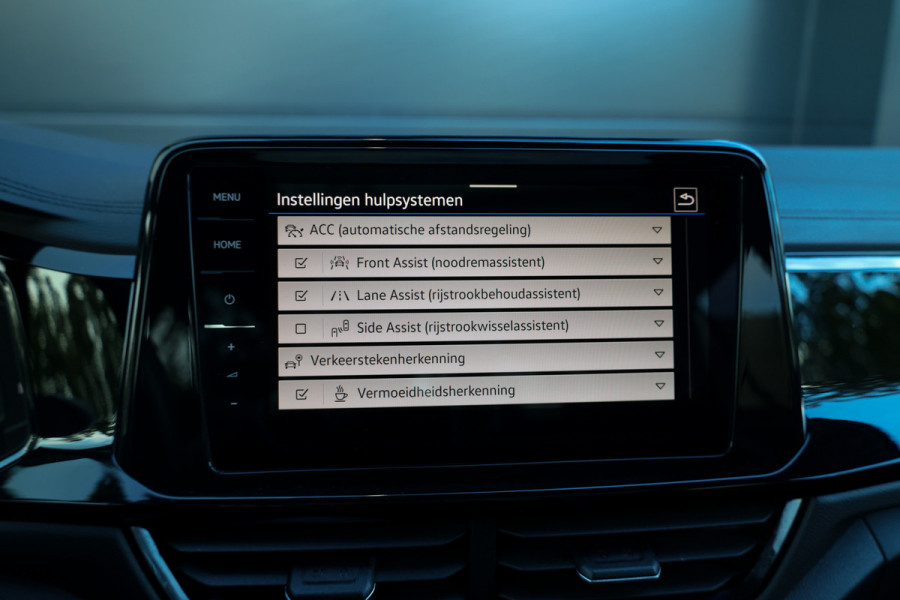 Volkswagen T-Roc 1.5 TSI R-Line | BTW | PANO | IQ-LIGHT | BEATS | ADAPTIEVE DEMPERS | KEYLESS |