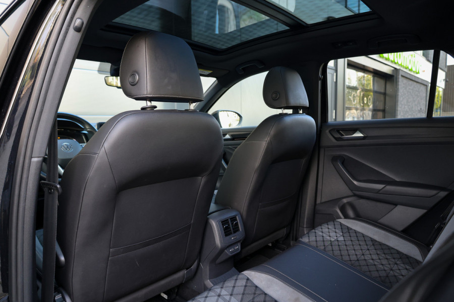 Volkswagen T-Roc 1.5 TSI R-Line | BTW | PANO | IQ-LIGHT | BEATS | ADAPTIEVE DEMPERS | KEYLESS |