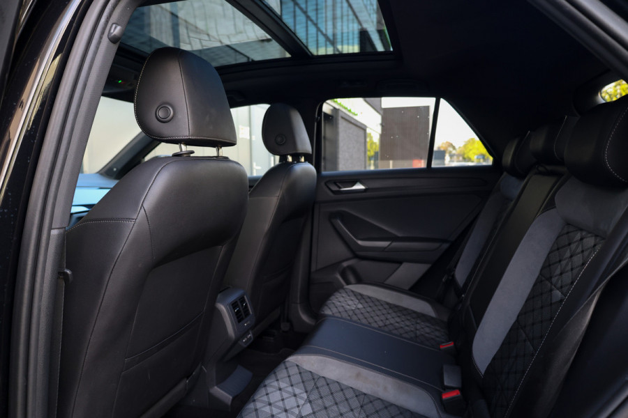 Volkswagen T-Roc 1.5 TSI R-Line | BTW | PANO | IQ-LIGHT | BEATS | ADAPTIEVE DEMPERS | KEYLESS |