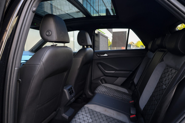 Volkswagen T-Roc 1.5 TSI R-Line | BTW | PANO | IQ-LIGHT | BEATS | ADAPTIEVE DEMPERS | KEYLESS |