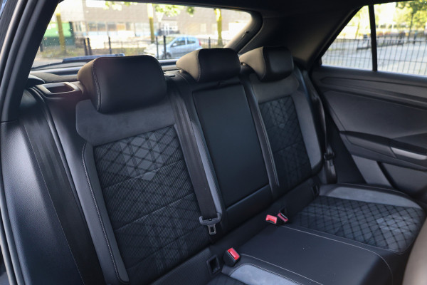 Volkswagen T-Roc 1.5 TSI R-Line | BTW | PANO | IQ-LIGHT | BEATS | ADAPTIEVE DEMPERS | KEYLESS |