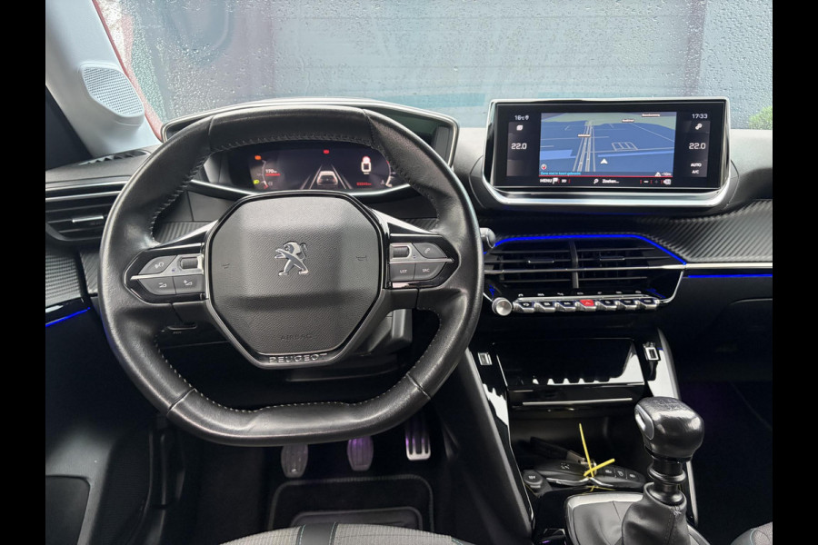 Peugeot 208 1.2 PureTech Allure ✓101pk✓D-riem vv 10-2025✓Dealer Onderhouden✓Carplay✓Draadloze telefoonlader✓360 ° Camera✓Afn Trekhaak✓Navi✓Clima✓Cruise✓Lm velgen✓6 Bak✓Keyless✓Halfleder✓Rijstrooksensor✓Pdc V+A✓N.A.P✓Apk tot 09-2028