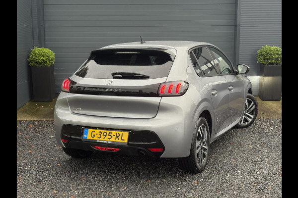 Peugeot 208 1.2 PureTech Allure ✓101pk✓D-riem vv 10-2025✓Dealer Onderhouden✓Carplay✓Draadloze telefoonlader✓360 ° Camera✓Afn Trekhaak✓Navi✓Clima✓Cruise✓Lm velgen✓6 Bak✓Keyless✓Halfleder✓Rijstrooksensor✓Pdc V+A✓N.A.P✓Apk tot 09-2028