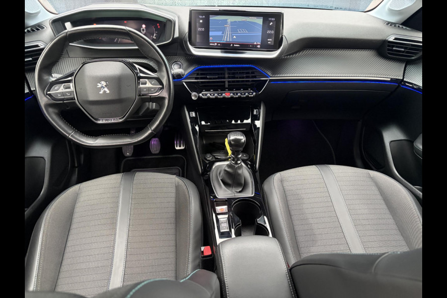 Peugeot 208 1.2 PureTech Allure ✓101pk✓D-riem vv 10-2025✓Dealer Onderhouden✓Carplay✓Draadloze telefoonlader✓360 ° Camera✓Afn Trekhaak✓Navi✓Clima✓Cruise✓Lm velgen✓6 Bak✓Keyless✓Halfleder✓Rijstrooksensor✓Pdc V+A✓N.A.P✓Apk tot 09-2028