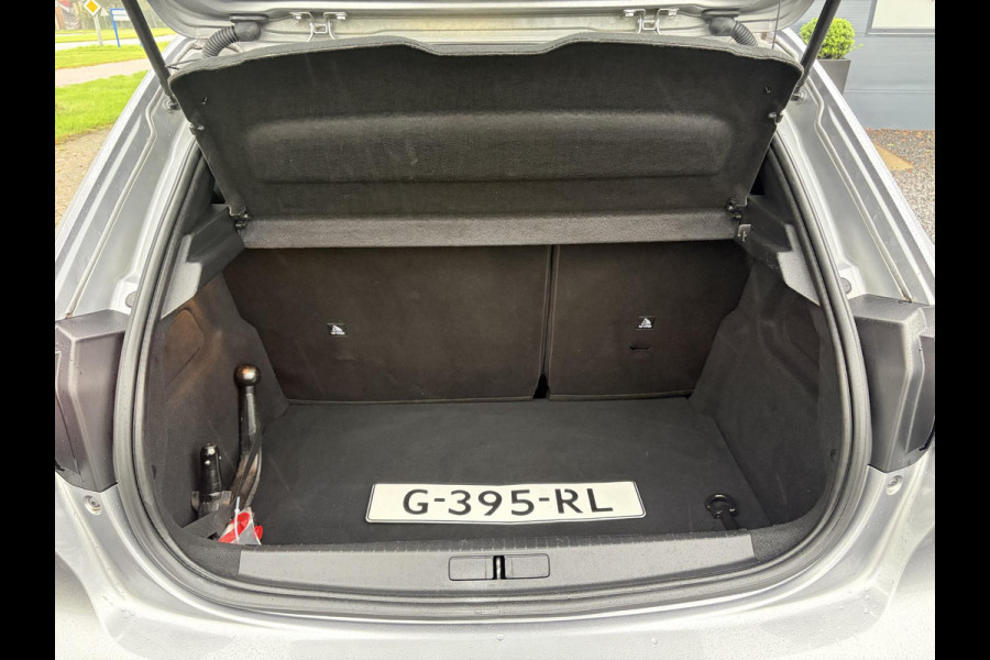 Peugeot 208 1.2 PureTech Allure ✓101pk✓D-riem vv 10-2025✓Dealer Onderhouden✓Carplay✓Draadloze telefoonlader✓360 ° Camera✓Afn Trekhaak✓Navi✓Clima✓Cruise✓Lm velgen✓6 Bak✓Keyless✓Halfleder✓Rijstrooksensor✓Pdc V+A✓N.A.P✓Apk tot 09-2028