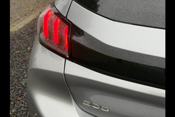 Peugeot 208 1.2 PureTech Allure ✓101pk✓D-riem vv 10-2025✓Dealer Onderhouden✓Carplay✓Draadloze telefoonlader✓360 ° Camera✓Afn Trekhaak✓Navi✓Clima✓Cruise✓Lm velgen✓6 Bak✓Keyless✓Halfleder✓Rijstrooksensor✓Pdc V+A✓N.A.P✓Apk tot 09-2028
