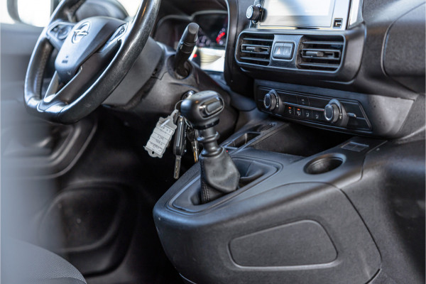 Opel Combo 1.5D | CarPlay | Cruise control | Stuurwielverwarming | 3-Zitter | Airco | DAB | Nieuwe APK