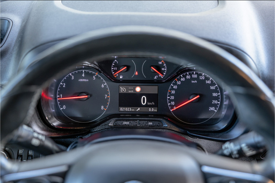 Opel Combo 1.5D | CarPlay | Cruise control | Stuurwielverwarming | 3-Zitter | Airco | DAB | Nieuwe APK