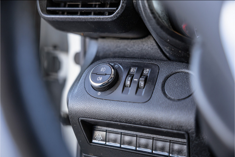 Opel Combo 1.5D | CarPlay | Cruise control | Stuurwielverwarming | 3-Zitter | Airco | DAB | Nieuwe APK
