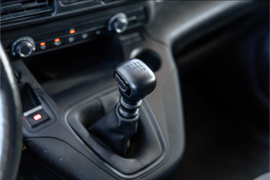 Opel Combo 1.5D | CarPlay | Cruise control | Stuurwielverwarming | 3-Zitter | Airco | DAB | Nieuwe APK