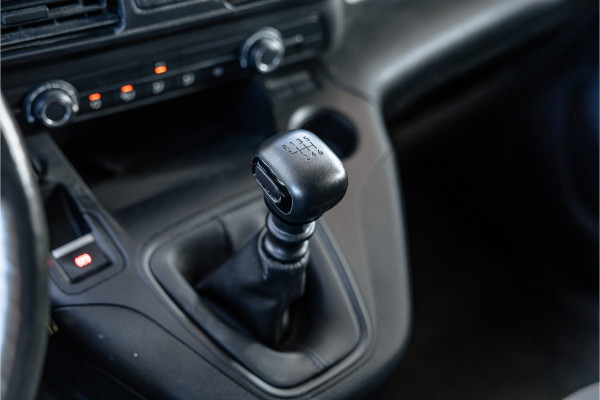 Opel Combo 1.5D | CarPlay | Cruise control | Stuurwielverwarming | 3-Zitter | Airco | DAB | Nieuwe APK