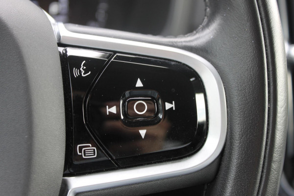Volvo V60 T6 340PK Automaat Recharge AWD Business Pro Road Sign Information / Adaptieve Cruise Control / 18" lichtmetalen velgen / Stoelverwarming / Stuurwielverwarming /