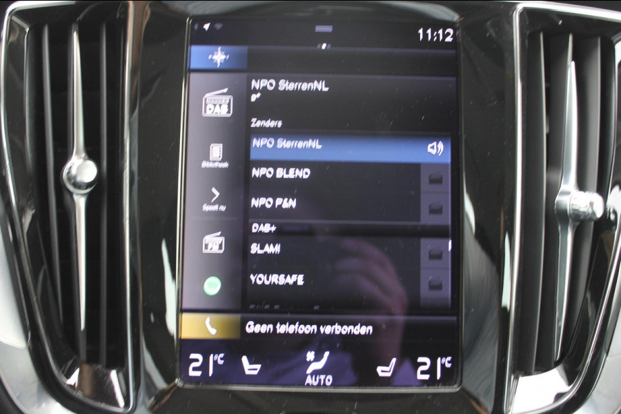 Volvo V60 T6 340PK Automaat Recharge AWD Business Pro Road Sign Information / Adaptieve Cruise Control / 18" lichtmetalen velgen / Stoelverwarming / Stuurwielverwarming /