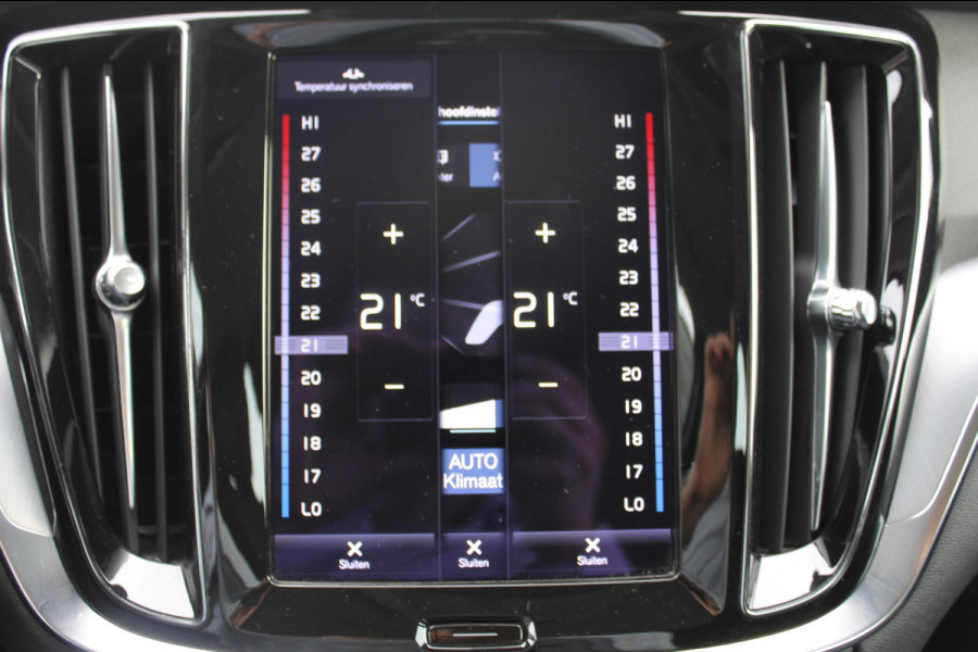 Volvo V60 T6 340PK Automaat Recharge AWD Business Pro Road Sign Information / Adaptieve Cruise Control / 18" lichtmetalen velgen / Stoelverwarming / Stuurwielverwarming /