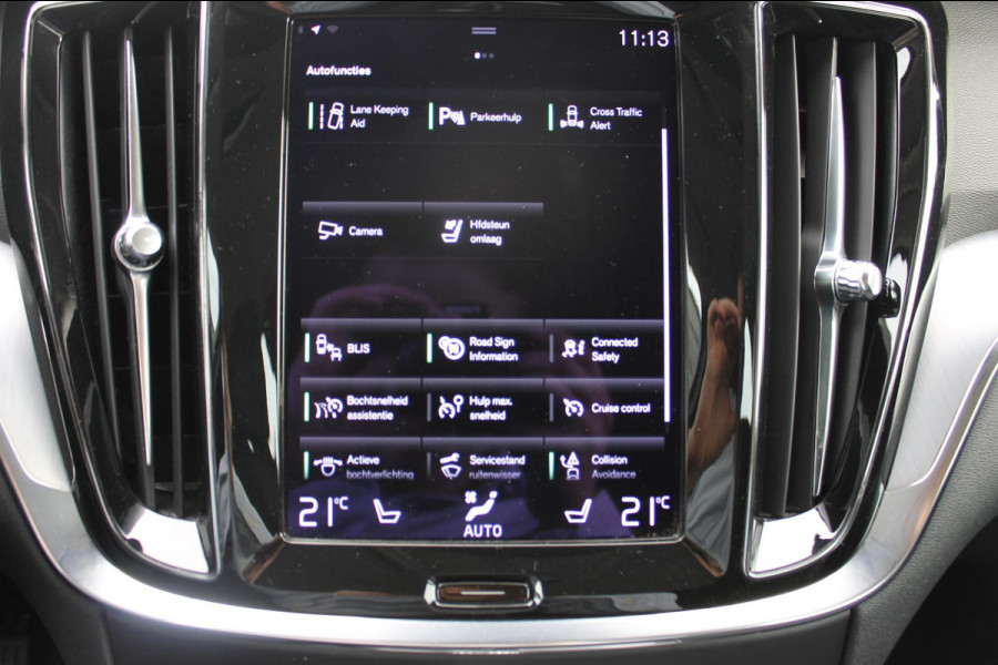 Volvo V60 T6 340PK Automaat Recharge AWD Business Pro Road Sign Information / Adaptieve Cruise Control / 18" lichtmetalen velgen / Stoelverwarming / Stuurwielverwarming /