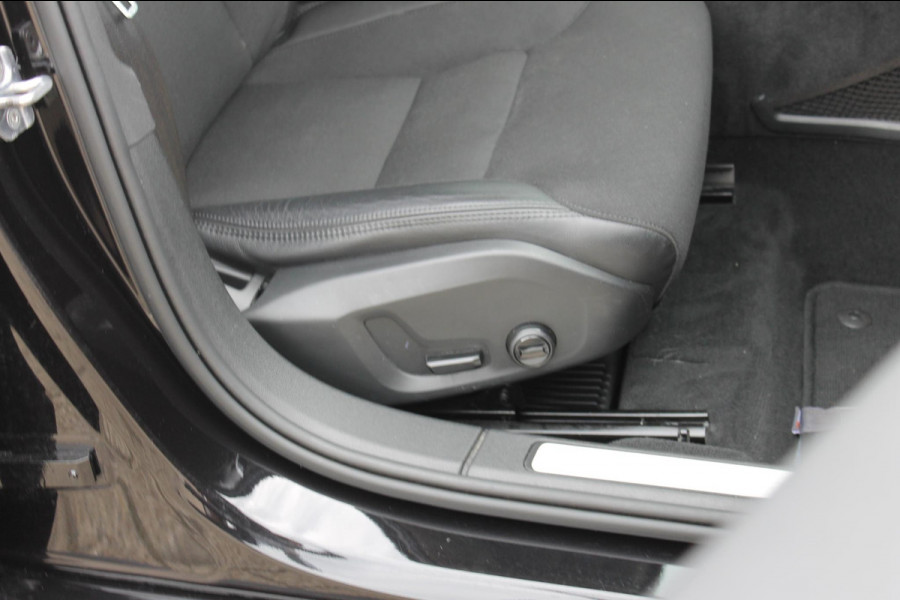 Volvo V60 T6 340PK Automaat Recharge AWD Business Pro Road Sign Information / Adaptieve Cruise Control / 18" lichtmetalen velgen / Stoelverwarming / Stuurwielverwarming /