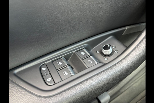 Audi A4 Avant 35 TFSI S edition 150PK | S-Line | Adapt. Cruise | Elektr. Klep | Climate Control | Matrix-Led | Zwart Optiek