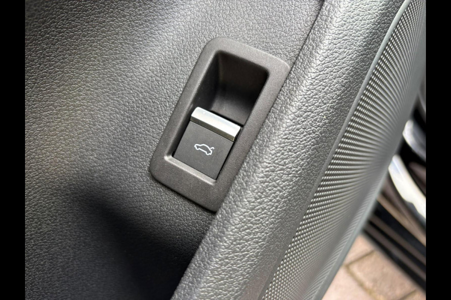 Audi A4 Avant 35 TFSI S edition 150PK | S-Line | Adapt. Cruise | Elektr. Klep | Climate Control | Matrix-Led | Zwart Optiek