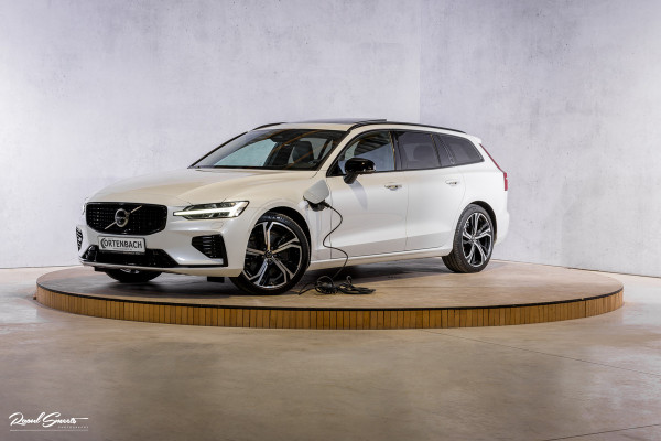Volvo V60 2.0 T8 Plug-in hybrid AWD Ultimate Dark | Zwenkbare trekhaak | Panoramadak | Stoelmassage + verkoeling | Memory | Head-up |