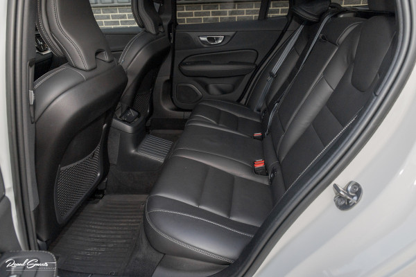 Volvo V60 2.0 T8 Plug-in hybrid AWD Ultimate Dark | Zwenkbare trekhaak | Panoramadak | Stoelmassage + verkoeling | Memory | Head-up |