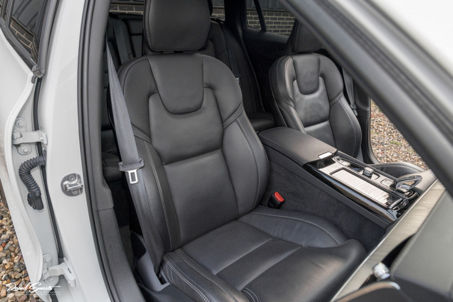 Volvo V60 2.0 T8 Plug-in hybrid AWD Ultimate Dark | Zwenkbare trekhaak | Panoramadak | Stoelmassage + verkoeling | Memory | Head-up |