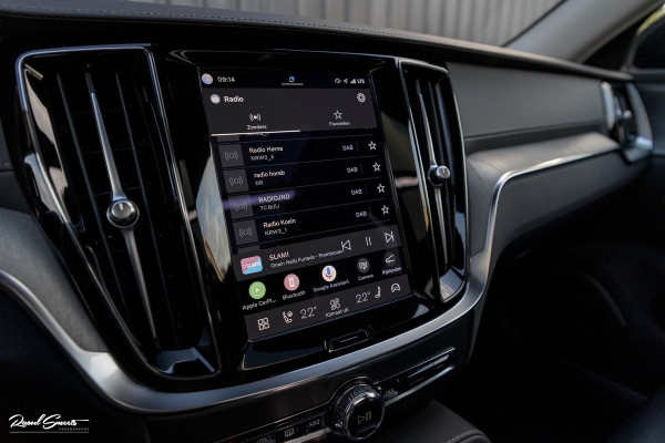 Volvo V60 2.0 T8 Plug-in hybrid AWD Ultimate Dark | Zwenkbare trekhaak | Panoramadak | Stoelmassage + verkoeling | Memory | Head-up |