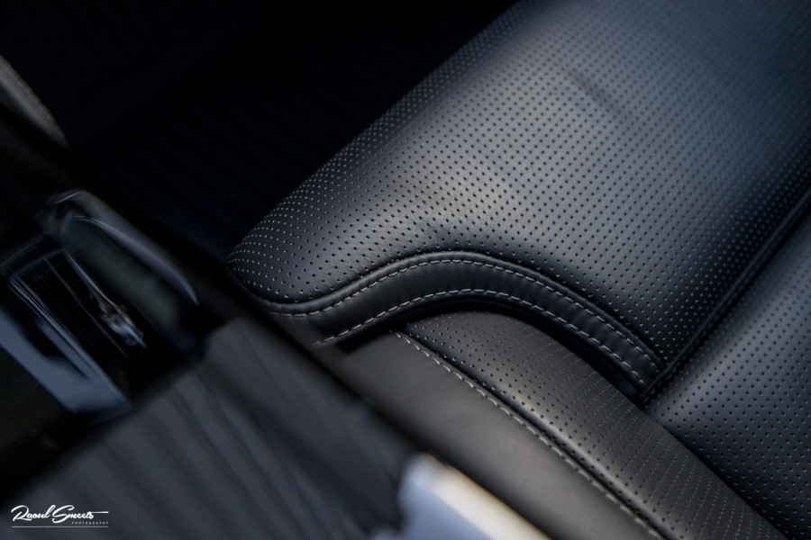 Volvo V60 2.0 T8 Plug-in hybrid AWD Ultimate Dark | Zwenkbare trekhaak | Panoramadak | Stoelmassage + verkoeling | Memory | Head-up |