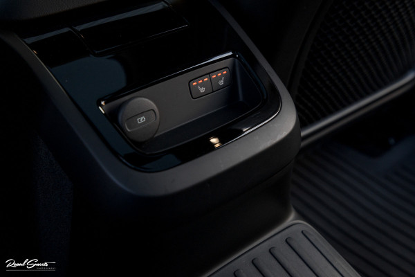 Volvo V60 2.0 T8 Plug-in hybrid AWD Ultimate Dark | Zwenkbare trekhaak | Panoramadak | Stoelmassage + verkoeling | Memory | Head-up |