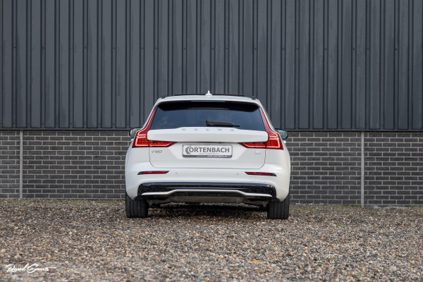 Volvo V60 2.0 T8 Plug-in hybrid AWD Ultimate Dark | Zwenkbare trekhaak | Panoramadak | Stoelmassage + verkoeling | Memory | Head-up |