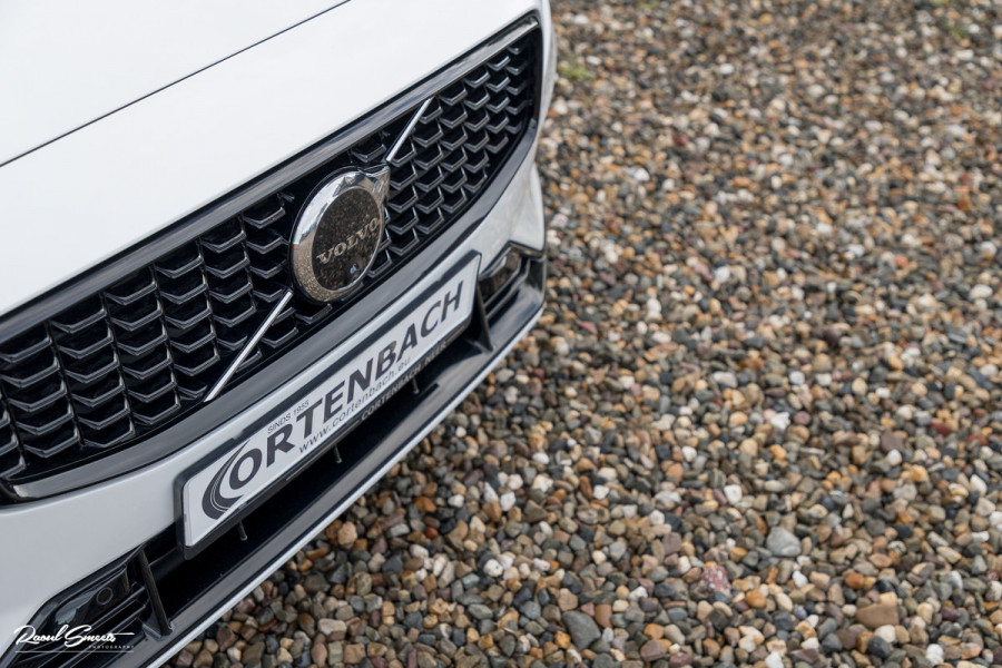 Volvo V60 2.0 T8 Plug-in hybrid AWD Ultimate Dark | Zwenkbare trekhaak | Panoramadak | Stoelmassage + verkoeling | Memory | Head-up |
