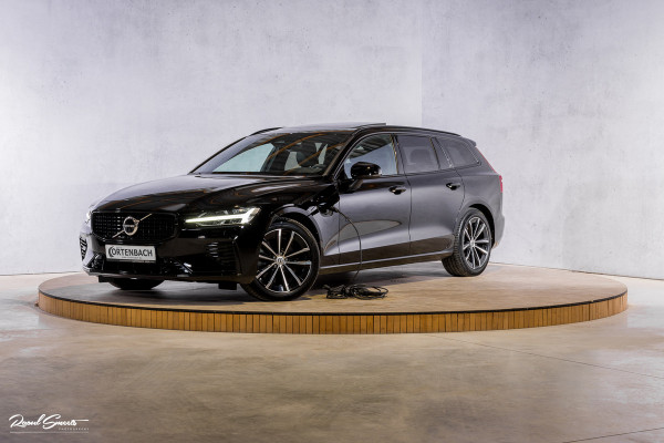 Volvo V60 2.0 T8 Plug-in hybrid AWD Ultimate Dark | Zwenkbare trekhaak | Panoramadak | Adaptieve cruise | Memory | Harman Kardon |