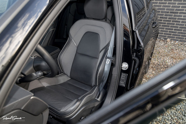 Volvo V60 2.0 T8 Plug-in hybrid AWD Ultimate Dark | Zwenkbare trekhaak | Panoramadak | Adaptieve cruise | Memory | Harman Kardon |