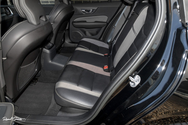 Volvo V60 2.0 T8 Plug-in hybrid AWD Ultimate Dark | Zwenkbare trekhaak | Panoramadak | Adaptieve cruise | Memory | Harman Kardon |