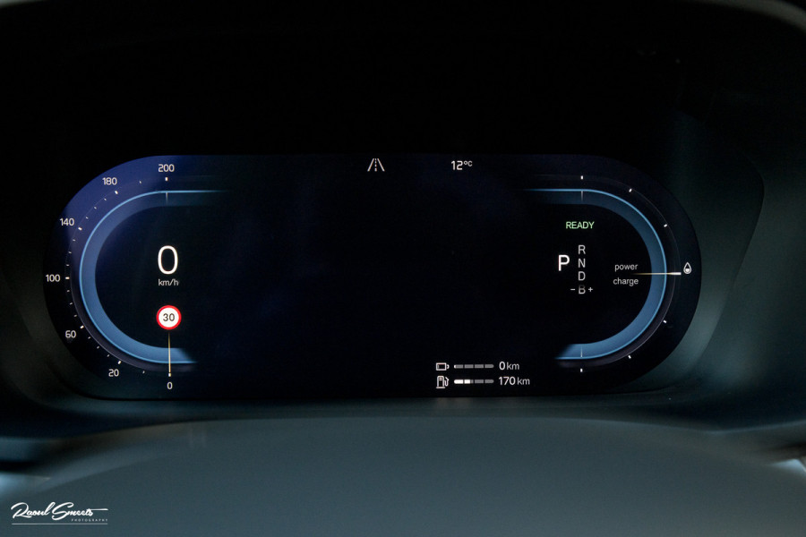 Volvo V60 2.0 T8 Plug-in hybrid AWD Ultimate Dark | Zwenkbare trekhaak | Panoramadak | Adaptieve cruise | Memory | Harman Kardon |
