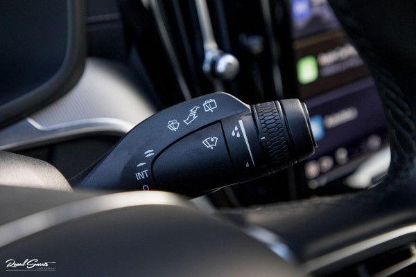 Volvo V60 2.0 T8 Plug-in hybrid AWD Ultimate Dark | Zwenkbare trekhaak | Panoramadak | Adaptieve cruise | Memory | Harman Kardon |