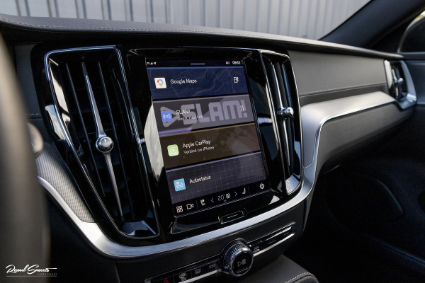 Volvo V60 2.0 T8 Plug-in hybrid AWD Ultimate Dark | Zwenkbare trekhaak | Panoramadak | Adaptieve cruise | Memory | Harman Kardon |