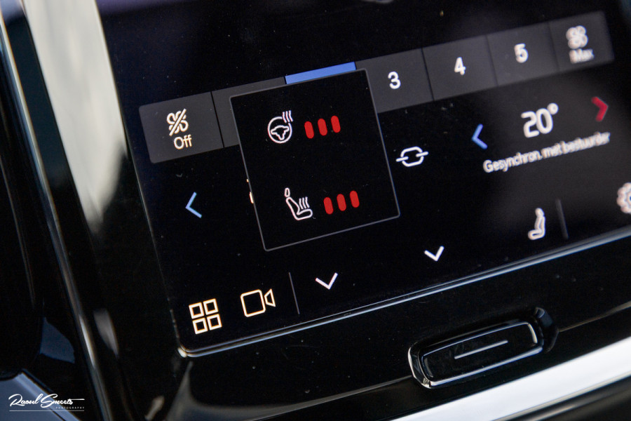 Volvo V60 2.0 T8 Plug-in hybrid AWD Ultimate Dark | Zwenkbare trekhaak | Panoramadak | Adaptieve cruise | Memory | Harman Kardon |