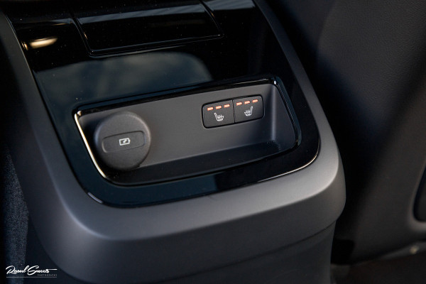 Volvo V60 2.0 T8 Plug-in hybrid AWD Ultimate Dark | Zwenkbare trekhaak | Panoramadak | Adaptieve cruise | Memory | Harman Kardon |
